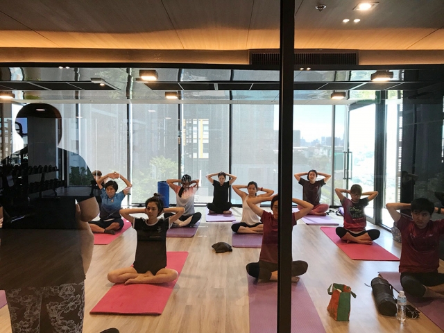 กิจกรรม  Basic Yoga  สำหรับลูกบ้าน เดอะพาร์คแลนด์ จรัญ-ปิ่นเกล้า