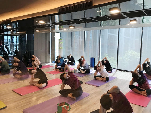 กิจกรรม  Basic Yoga  สำหรับลูกบ้าน เดอะพาร์คแลนด์ จรัญ-ปิ่นเกล้า