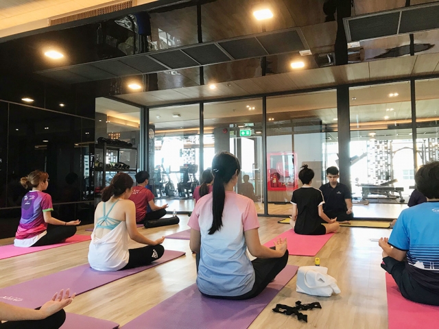 กิจกรรม  Basic Yoga  สำหรับลูกบ้าน เดอะพาร์คแลนด์ จรัญ-ปิ่นเกล้า