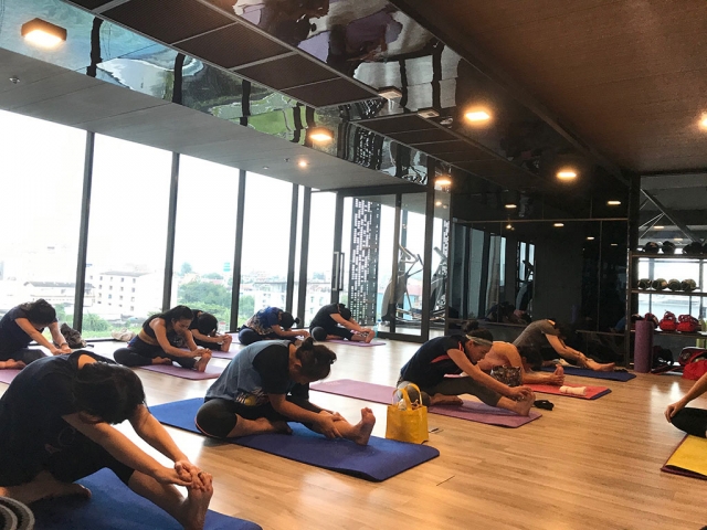 กิจกรรม  Basic Yoga  สำหรับลูกบ้าน เดอะพาร์คแลนด์ จรัญ-ปิ่นเกล้า