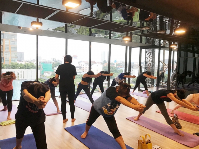 กิจกรรม  Basic Yoga  สำหรับลูกบ้าน เดอะพาร์คแลนด์ จรัญ-ปิ่นเกล้า